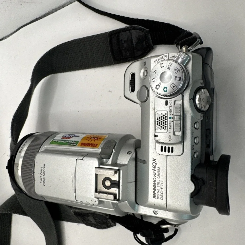 Sony Cyber-Shot DSC-F717 Compact Digital Still Camera